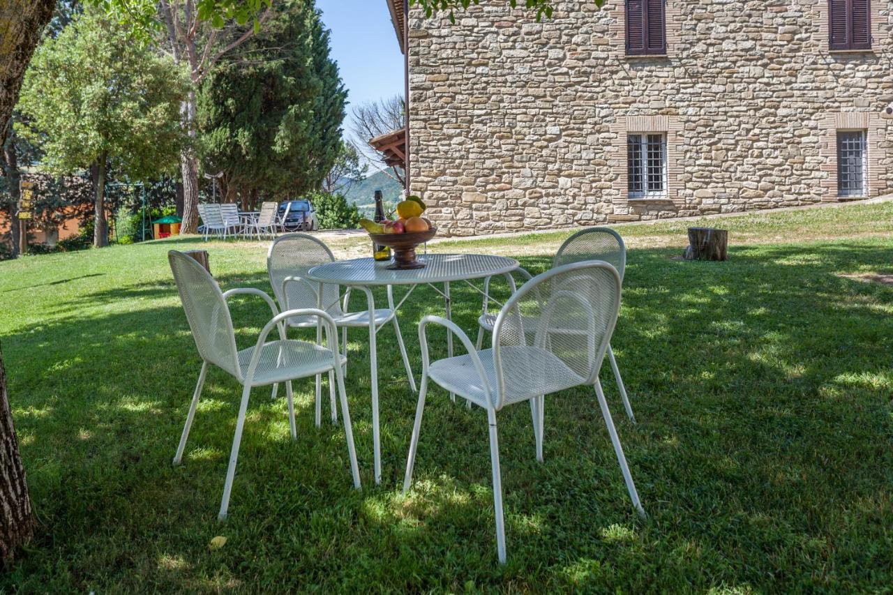 Villamena Assise Extérieur photo
