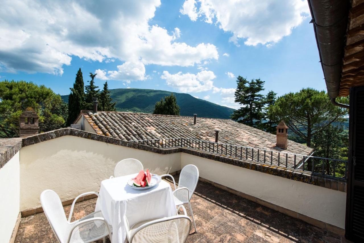 Villamena Assise Extérieur photo